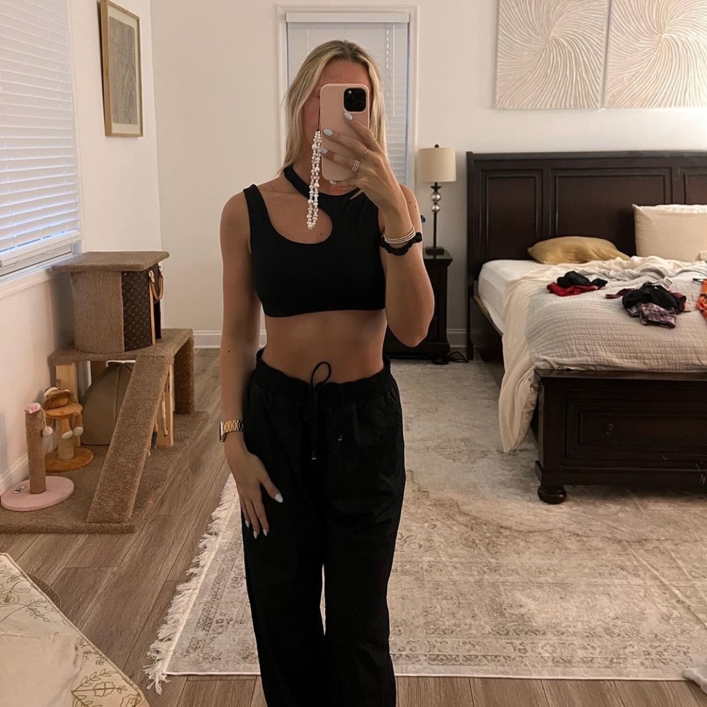 High neck sports bra